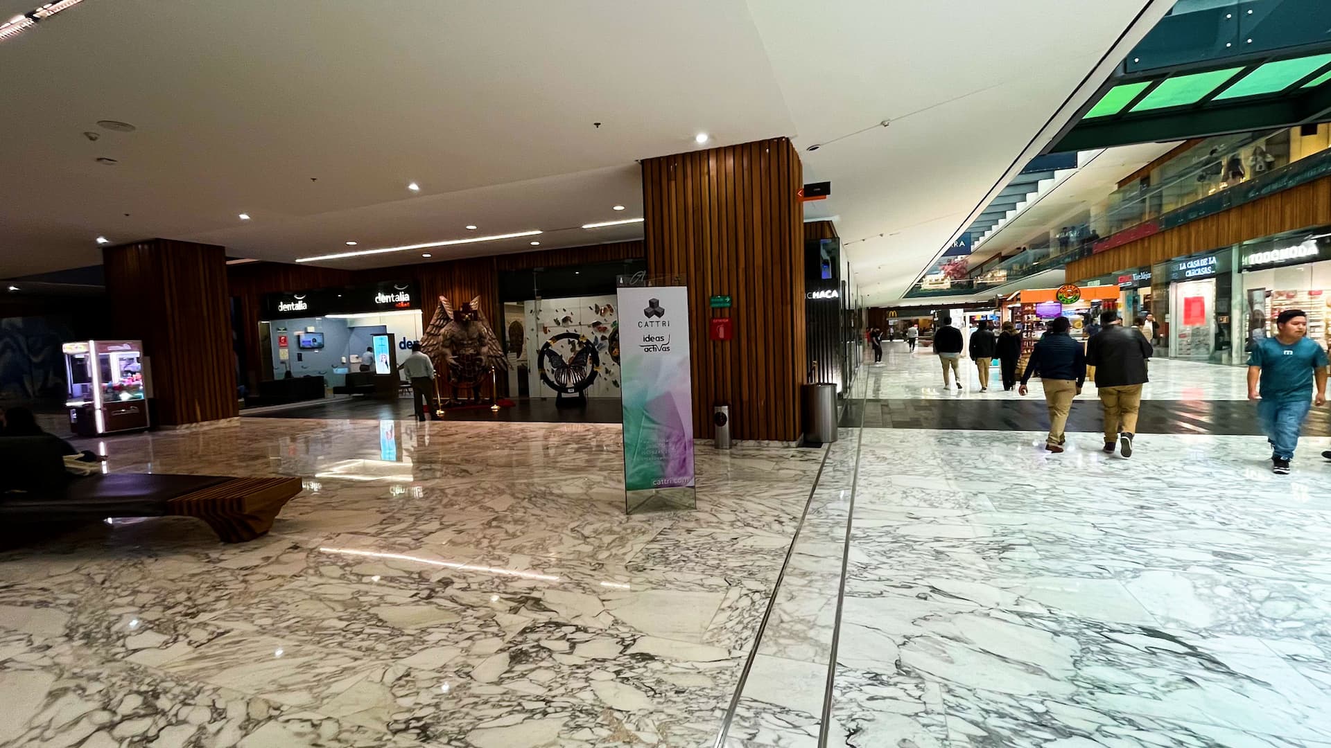 publicidad en centro comercial samara