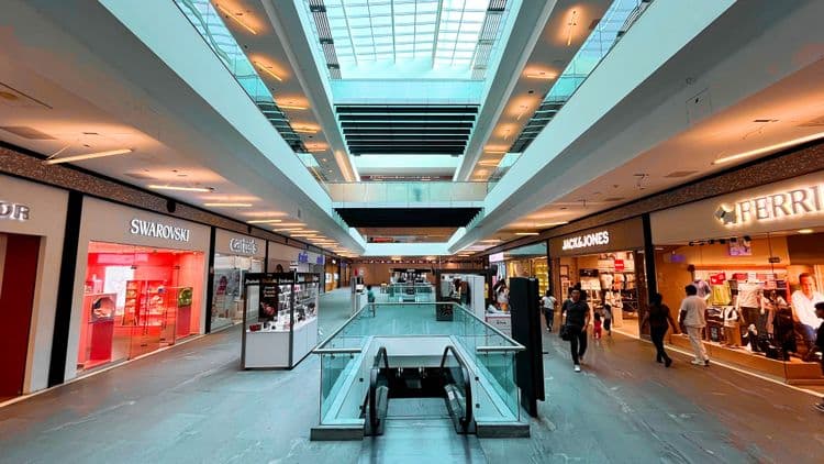 ¿Por qué la PUBLICIDAD dentro de CENTROS COMERCIALES es tan efectiva? ¿Por qué la PUBLICIDAD dentro de CENTROS COMERCIALES es tan efectiva?